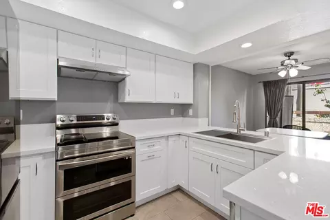 230 Bethany Rd #103, Burbank, CA 91504