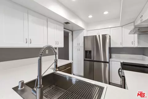 230 Bethany Rd #103, Burbank, CA 91504 photo 3