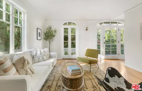 3914 Sunset Dr, Los Angeles, CA 90027