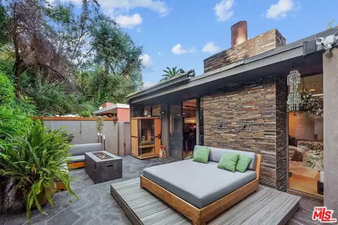 1543 N Beverly Glen Blvd, Los Angeles, CA 90077