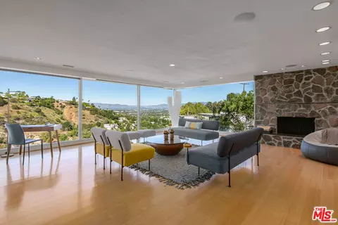 3737 Oakfield Dr, Sherman Oaks, CA 91423