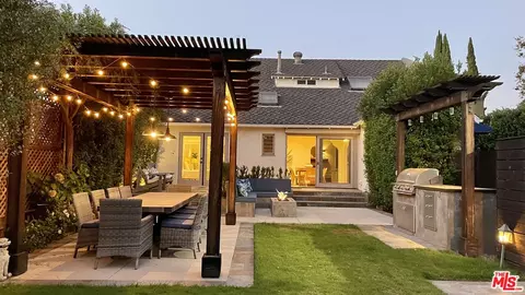 11156 Blix St, West Toluca Lake, CA 91602