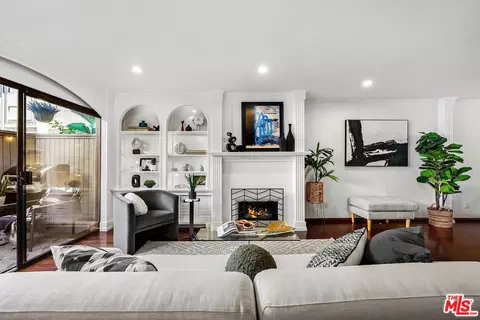 853 Larrabee St #4, West Hollywood, CA 90069