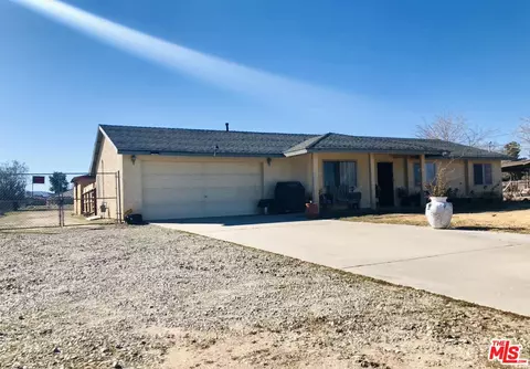 15063 Mesquite St, Hesperia, CA 92345 photo 2