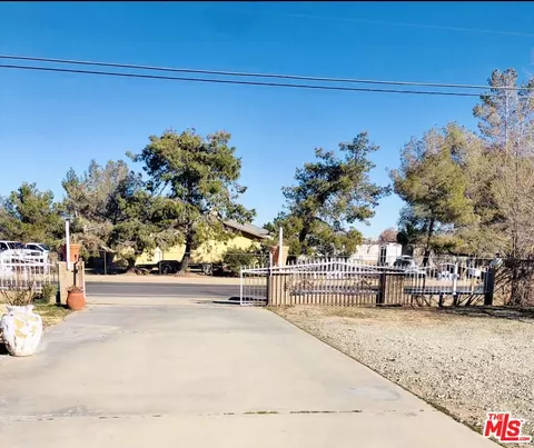 15063 Mesquite St, Hesperia, CA 92345 photo 4