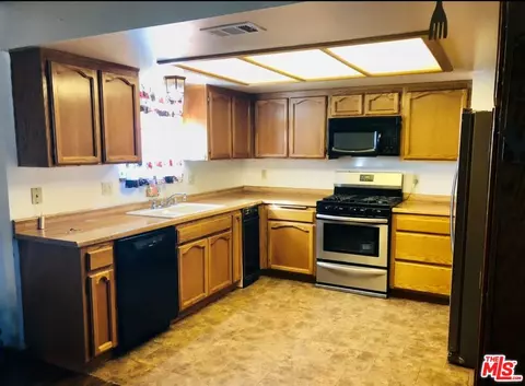 15063 Mesquite St, Hesperia, CA 92345 photo 11