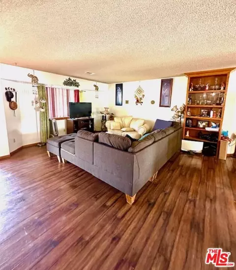 15063 Mesquite St, Hesperia, CA 92345 photo 6