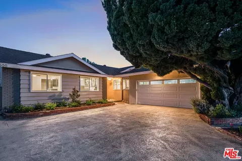 6500 Farralone Ave, Woodland Hills, CA 91303