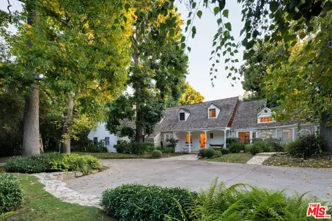 814 Cinthia St, Beverly Hills, CA 90210