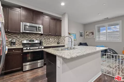 14864 Nordhoff St, Panorama City, CA 91402
