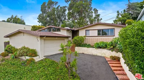 809 Las Lomas Ave, Pacific Palisades, CA 90272