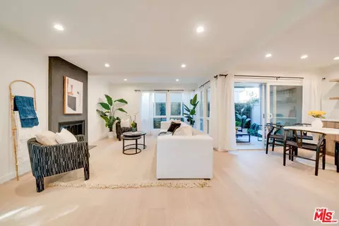 2520 Arizona Ave #4, Santa Monica, CA 90404