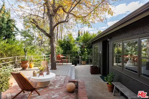 1330 Columbia Dr, Glendale, CA 91205