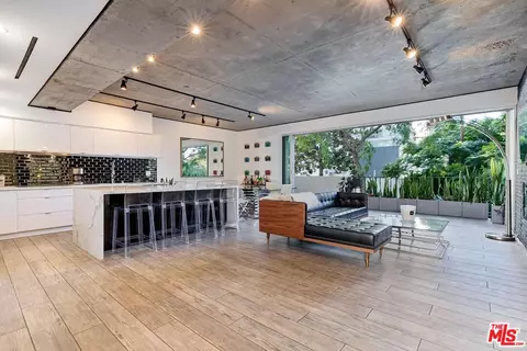 818 N Doheny Dr #203, West Hollywood, CA 90069