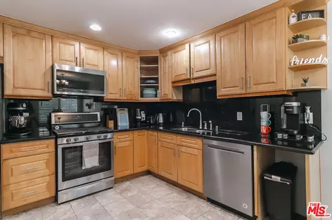 17801 Devonshire St #3, Northridge, CA 91325 photo 5