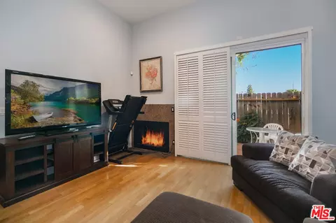 17801 Devonshire St #3, Northridge, CA 91325 photo 2