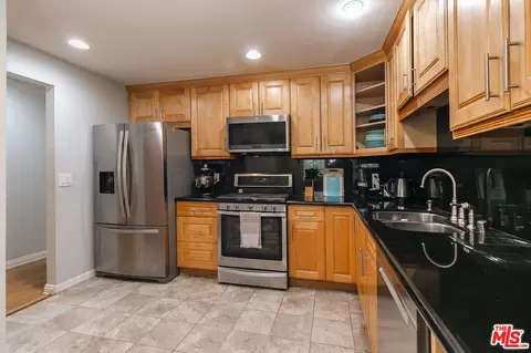 17801 Devonshire St #3, Northridge, CA 91325 photo 6