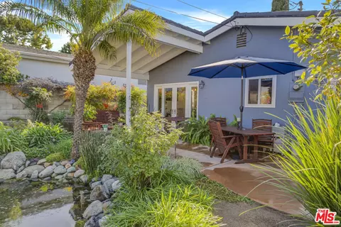 21407 Mulholland Dr, Woodland Hills, CA 91364