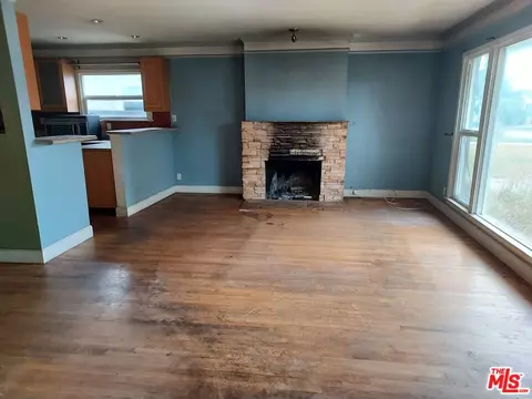 14341 Martha St, Van Nuys, CA 91401 photo 2