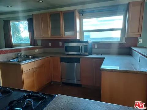 14341 Martha St, Van Nuys, CA 91401 photo 5