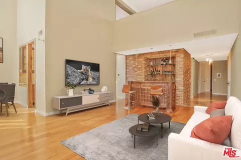 1271 Granville Ave #304, Los Angeles, CA 90025