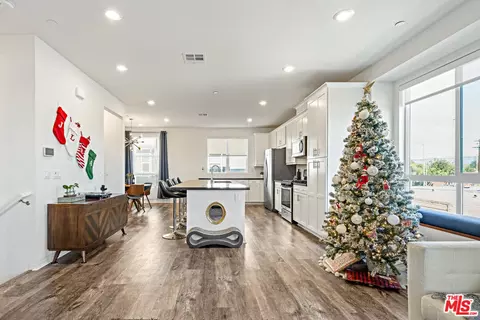 20600 Green Ash Ln, Winnetka, CA 91306