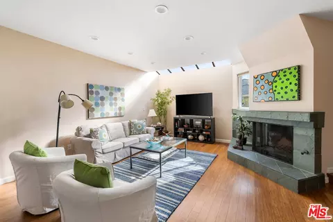 1237 22nd St #3, Santa Monica, CA 90404