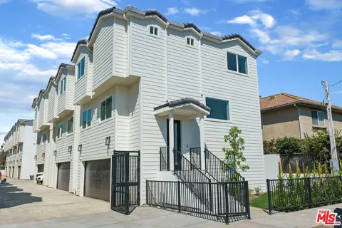 14655 W Sara Ln, Panorama City, CA 91402