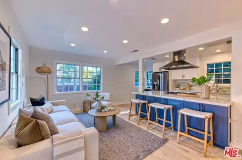 851 Palms Blvd, Venice, CA 90291