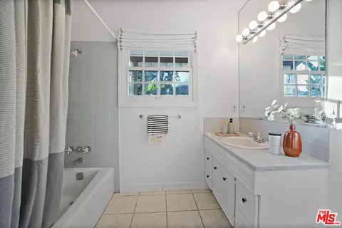 Bath - 4302 Saint Clair Ave, Studio City, CA 91604 photo 7 of 7