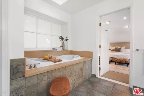 Bath - 4302 Saint Clair Ave, Studio City, CA 91604 photo 4 of 7