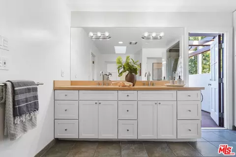 Bath - 4302 Saint Clair Ave, Studio City, CA 91604 photo 6 of 7