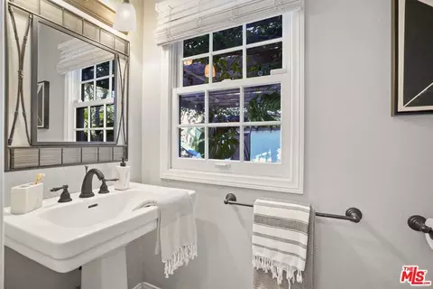 Bath - 4302 Saint Clair Ave, Studio City, CA 91604 photo 1 of 7