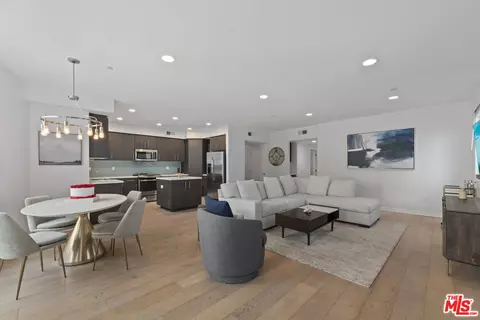 11912 Laurelwood Dr #201, Studio City, CA 91604