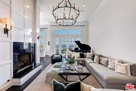 12540 The Vis, Los Angeles, CA 90049