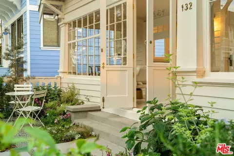 132 Wadsworth Ave, Santa Monica, CA 90405