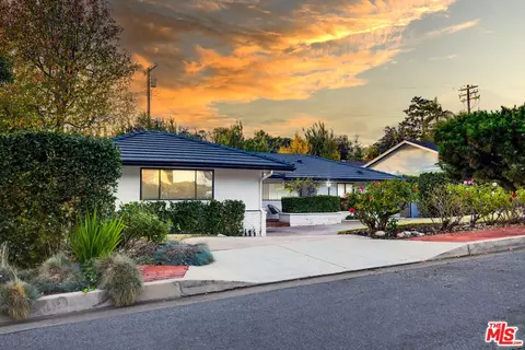 1995 Fox Ridge Dr, Pasadena, CA 91107