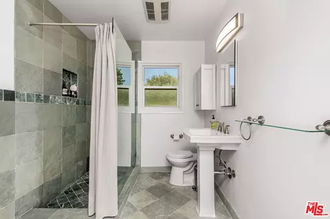6249 Langdon Ave, Van Nuys, CA 91411 photo 9