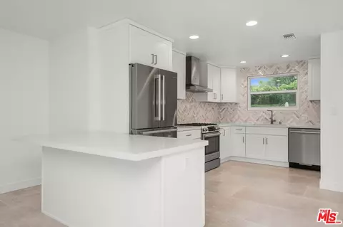 6249 Langdon Ave, Van Nuys, CA 91411 photo 2