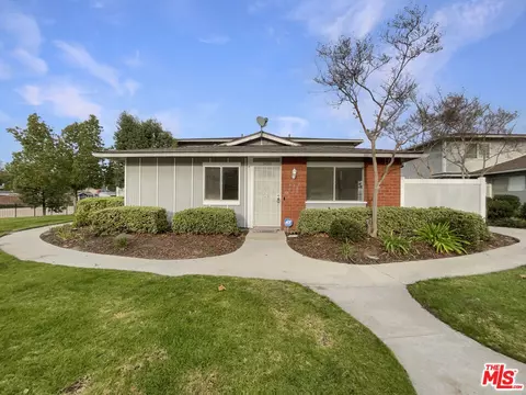 28091 Robin Ave, Santa Clarita, CA 91350