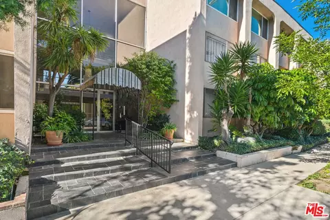 5411 Tyrone Ave #208, Sherman Oaks, CA 91401