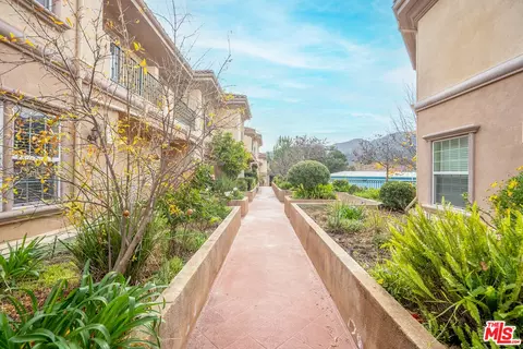 3974 Pennsylvania Ave #115, La Crescenta, CA 91214