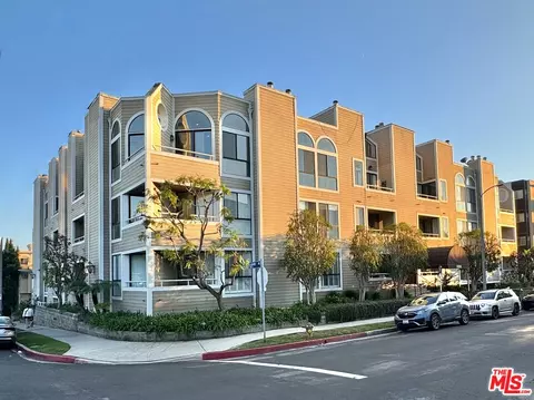 11808 Dorothy St #203, Los Angeles, CA 90049