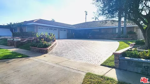 5602 W 63rd St, Los Angeles, CA 90056