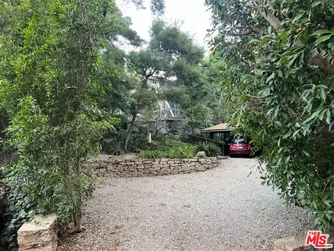 575 Lorna Ln, Los Angeles, CA 90049