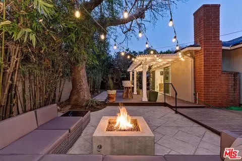 8115 Darby Ave, Reseda, CA 91335 photo 44