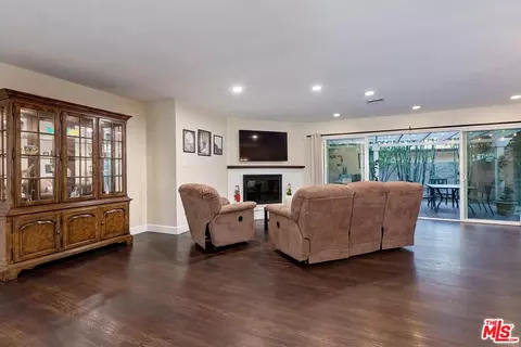8115 Darby Ave, Reseda, CA 91335 photo 7