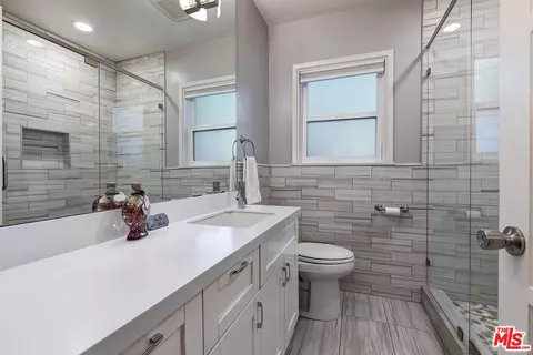 8115 Darby Ave, Reseda, CA 91335 photo 22