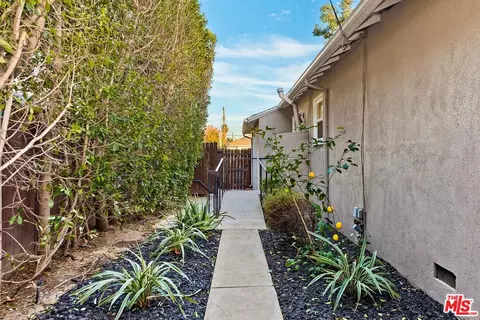 8115 Darby Ave, Reseda, CA 91335 photo 40