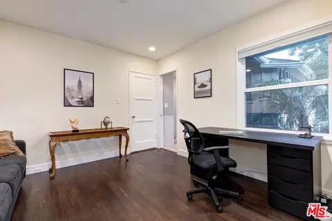 8115 Darby Ave, Reseda, CA 91335 photo 25
